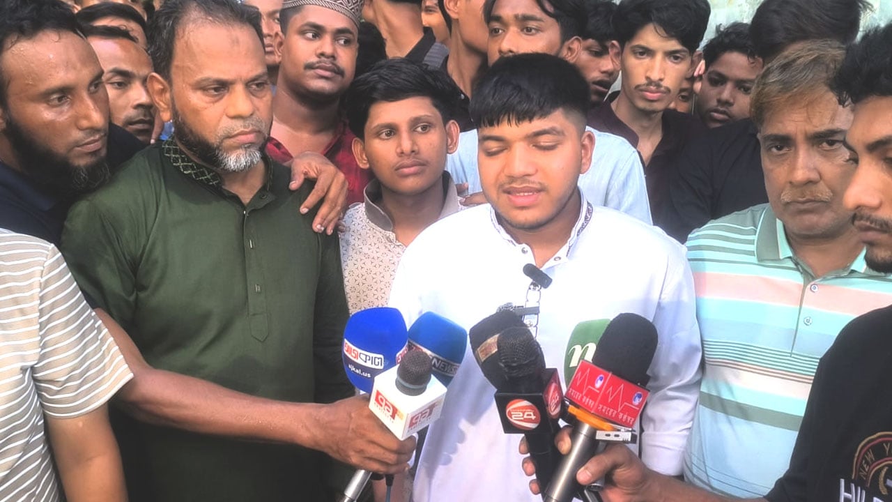 ইতালিতে নৃশংসভাবে নিহত নোয়াখালীর একই পরিবারের তিনজনের মরদেহ দাফন সম্পন্ন