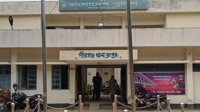 পীরগঞ্জে শিশুকে জিম্মি করে স্কুলশিক্ষিকার স্বর্ণের চেইন ছিনতাই