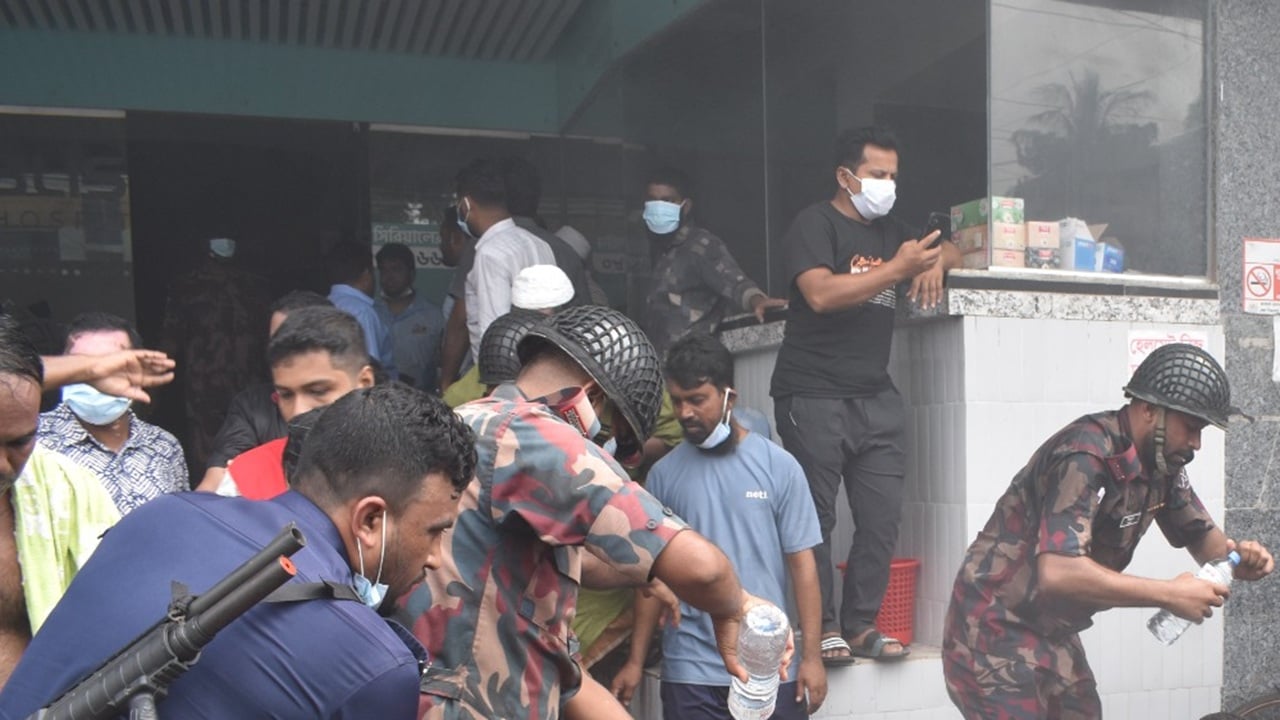 সাতক্ষীরায় বেসরকারি হাসপাতালে অগ্নিকাণ্ড, রোগীদের নিরাপদে স্থানান্তর