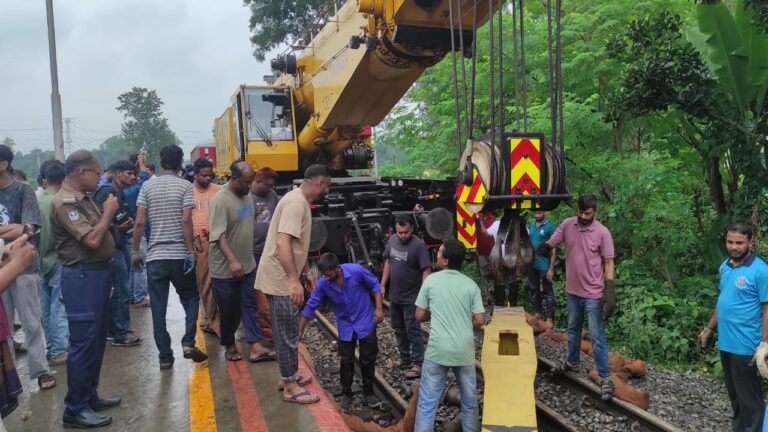 সিরাজগঞ্জে ট্রেন লাইনচ্যুতির ঘটনায় ৫ সদস্যের তদন্ত কমিটি গঠন