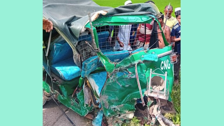 কটিয়াদীতে কাভার্ডভ্যান ও সিএনজি সংঘর্ষে তিনজনের প্রাণহানি আহত পাঁচ