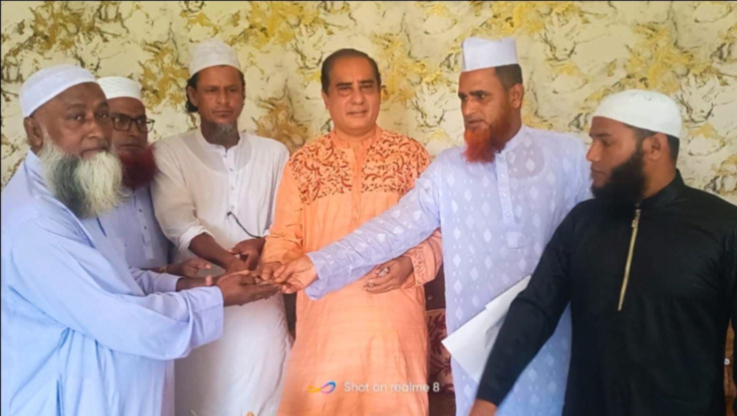 সংসদীয় সম্মানির অর্থ চার অসুস্থ ইমাম ও মুয়াজ্জিনকে সহায়তা করলেন ড. রফিকুল ইসলাম হিলালী