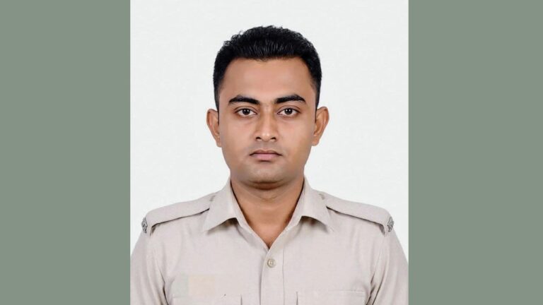 ফুলবাড়ীয়ায় কাস্টমস সিপাহী হত্যার ১০ দিন পর দাফন সম্পন্ন, ঘাতক শনাক্তে মরিয়া পুলিশ