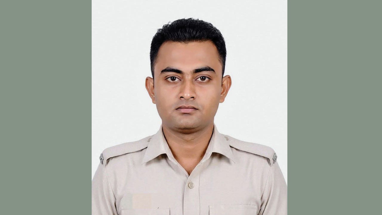 ফুলবাড়ীয়ায় কাস্টমস সিপাহী হত্যার ১০ দিন পর দাফন সম্পন্ন, ঘাতক শনাক্তে মরিয়া পুলিশ