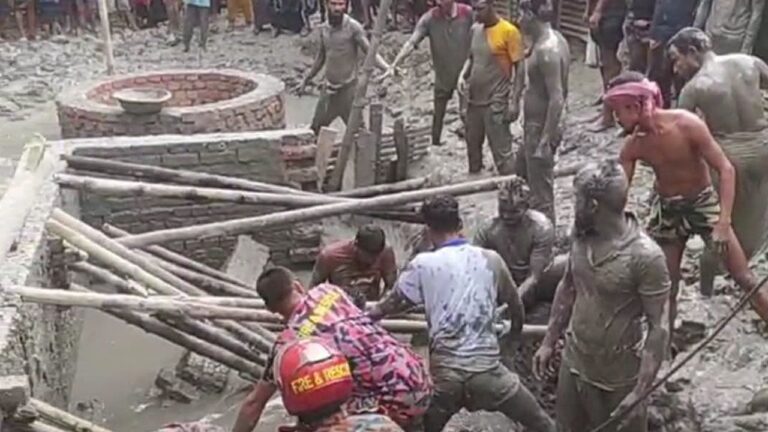 মোড়েলগঞ্জে সেপটিক ট্যাংকের দেয়াল ধসে শ্রমিকের মৃত্যু আহত ২