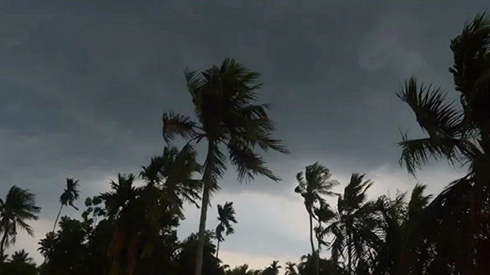 দেশের ছয় জেলায় ঝোড়ো হাওয়ার পূর্বাভাস নদীবন্দরে সতর্কতা সংকেত