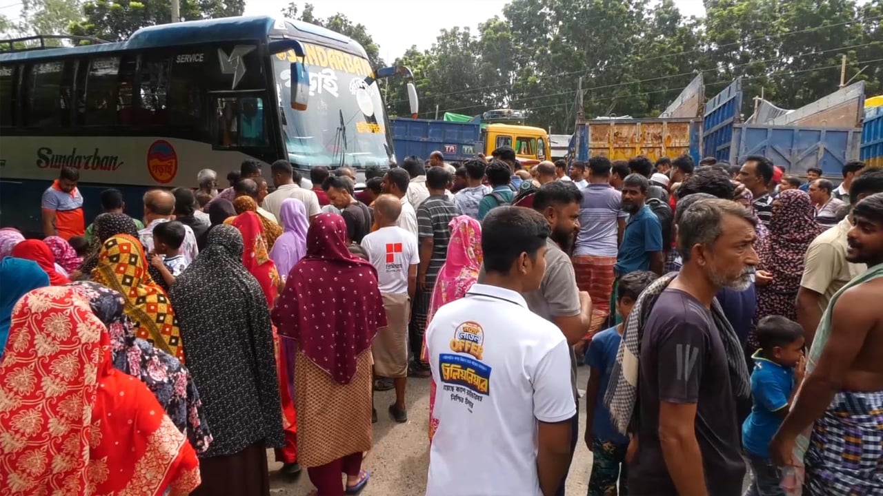 ঝিনাইদহে বাসচাপায় গৃহবধূর মৃত্যু, আহত সেনা সদস্য