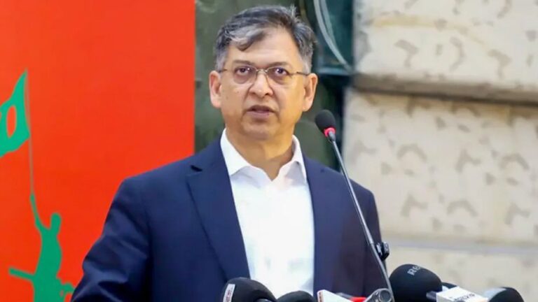 শেখ হাসিনার রাজনৈতিক দাফন হয়েছে, ভারতের ভূমিকার কঠোর সমালোচনা সালাহউদ্দিন আহমদের