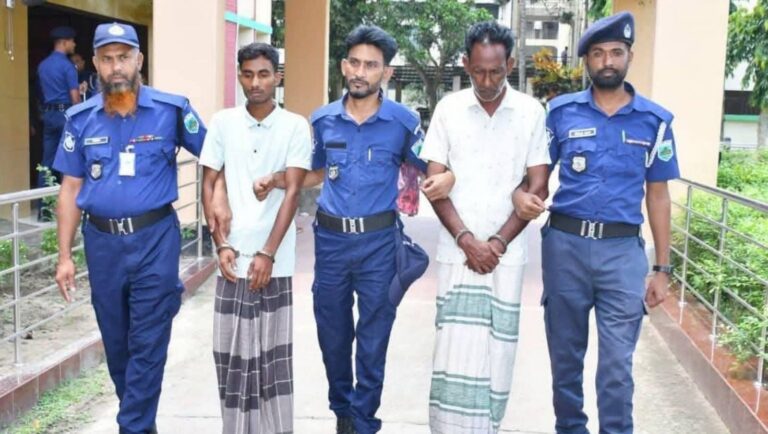 ধামইরহাটে গৃহবধূকে শ্বাসরোধ ও পুড়িয়ে হত্যায় সাবেক ইউপি সদস্যসহ গ্রেপ্তার ২