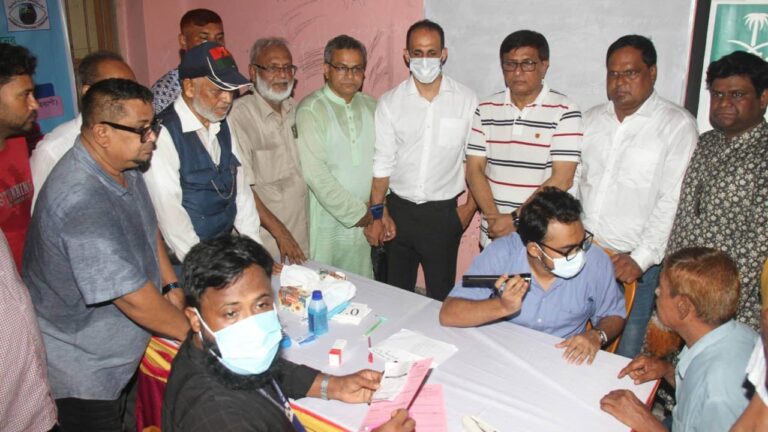 বগুড়ায় বিনামূল্যে চক্ষু চিকিৎসা ক্যাম্পে ৫ হাজার মানুষের সেবা গ্রহণ