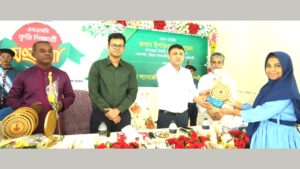 নরসিংদীর পলাশ বিয়াম ল্যাবরেটরি স্কুলের কৃতি শিক্ষার্থীদের সংবর্ধনা প্রদান