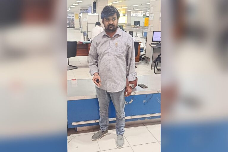 Indian National Detained at Chattogram Airport with 427 Grams of Gold