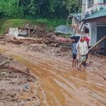 শ্রীলঙ্কায় ভূমিধস ও বন্যায় সাতজনের প্রাণহানি বন্ধ শিক্ষাপ্রতিষ্ঠান