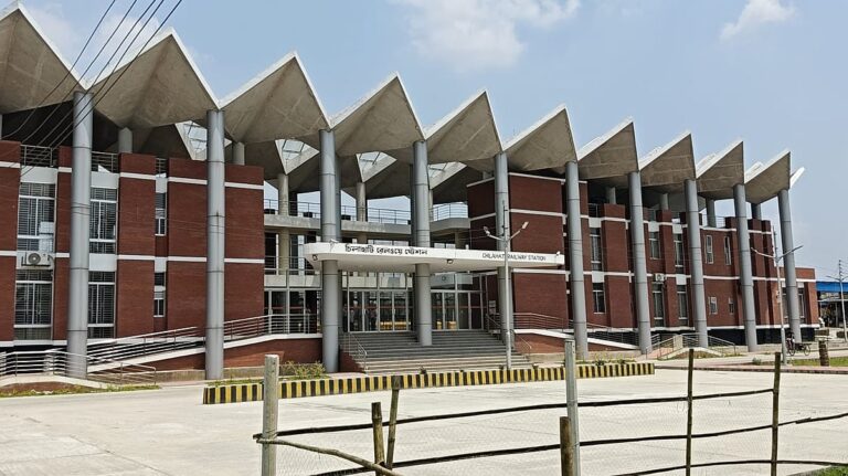 ২০০ কোটি টাকার বিনিয়োগে নির্মিত চিলাহাটি স্থলবন্দর এখন পরিত্যক্ত ও অচল