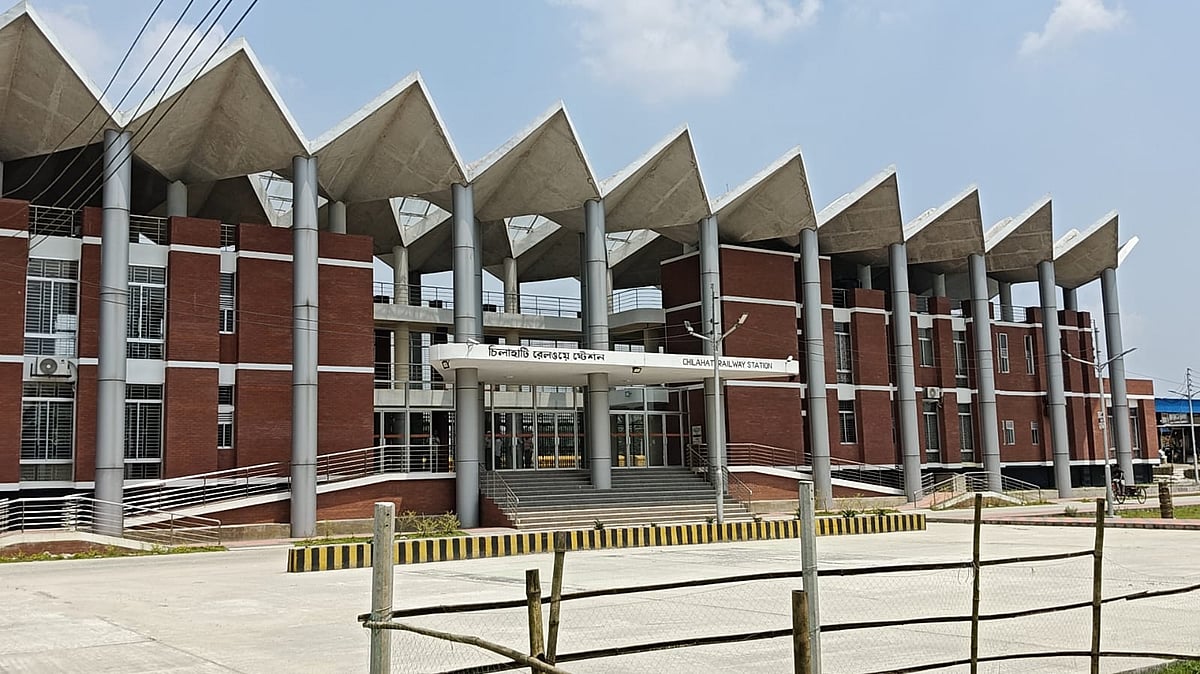 ২০০ কোটি টাকার বিনিয়োগে নির্মিত চিলাহাটি স্থলবন্দর এখন পরিত্যক্ত ও অচল