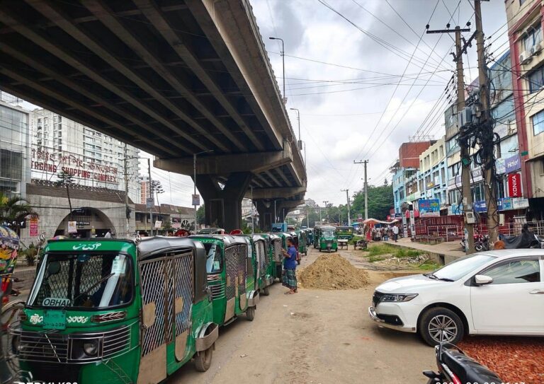 Gas Supply Crisis Paralyzes Transport and Households Across Chittagong