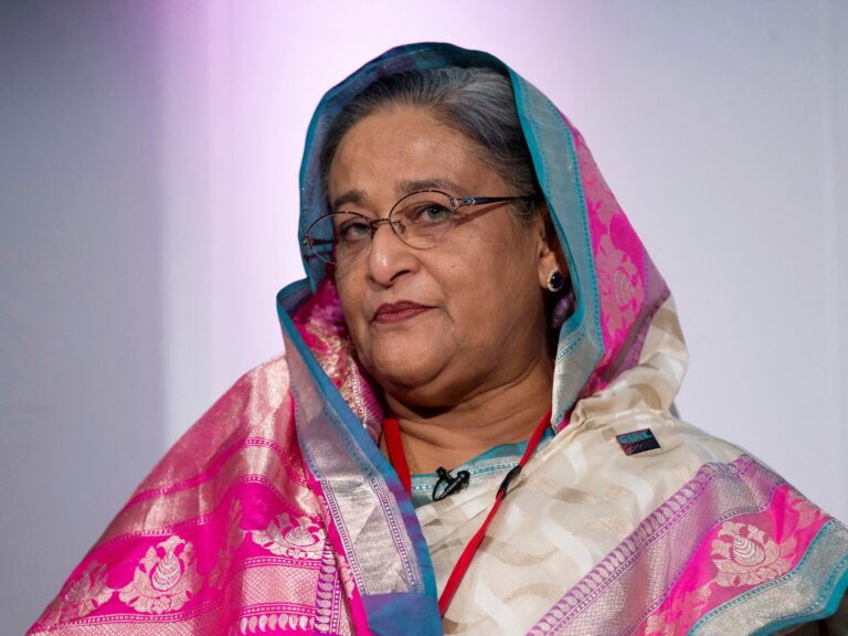 দুই বছরের নির্বাসন শেষে দেশে ফেরার ঘোষণা শেখ হাসিনার