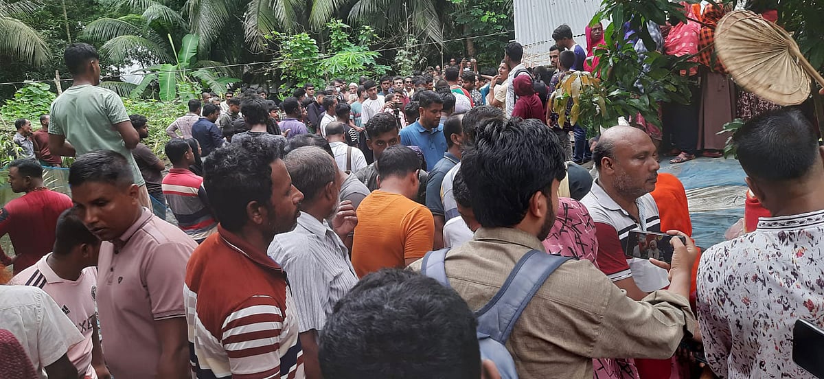 Police launch murder investigation after three family members found dead in Bagerhat home