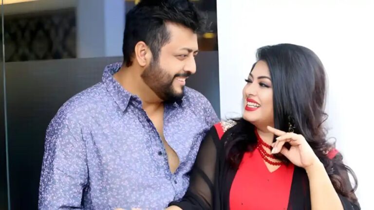 Dhaka film stars Omar Sani and Moushumi mark 31st wedding anniversary