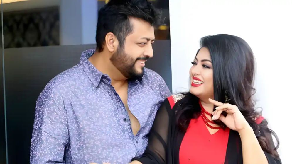 Dhaka film stars Omar Sani and Moushumi mark 31st wedding anniversary