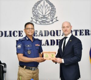 Bangladesh Police Chief Discusses Cyber Security and Humanitarian Cooperation with FBI and ICRC Representatives