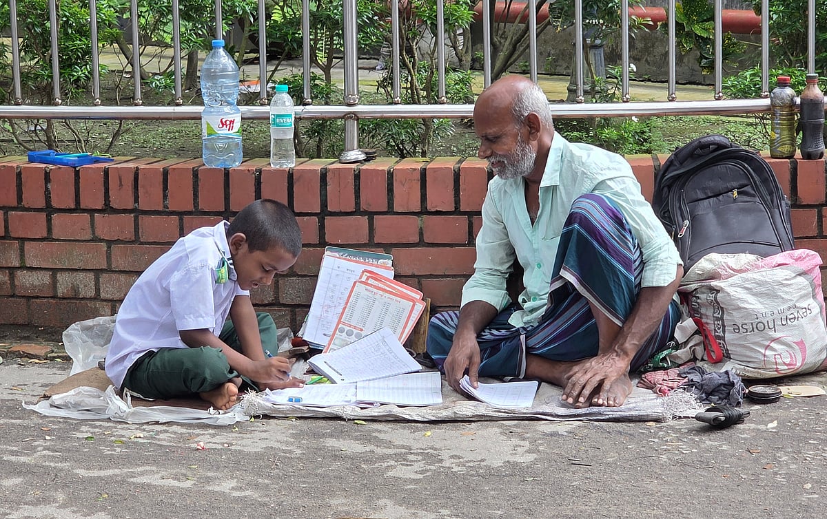 Shoe repairman in Manikganj fuels son’s academic dreams from roadside workspace