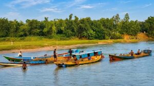 Worker killed in illegal sand mining accident on Bangladesh river