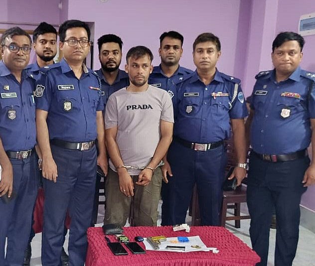 Police arrest armed extortionist in Noakhali following home invasion