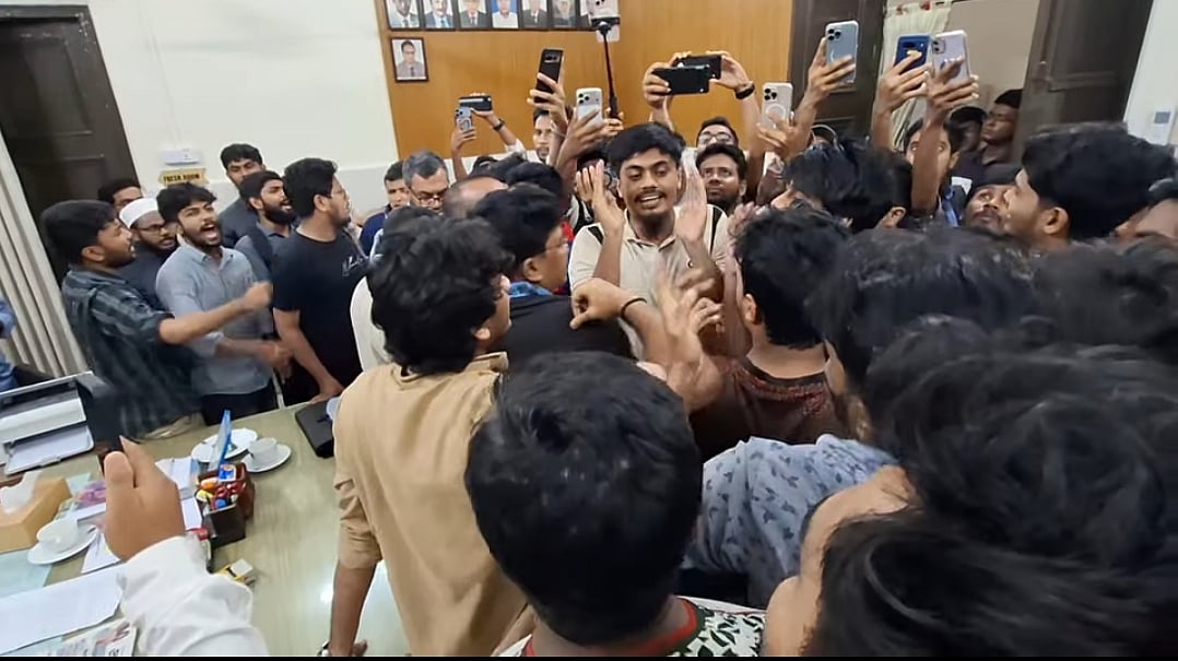 Clashes erupt between student factions at Dhaka University hall over misconduct allegations