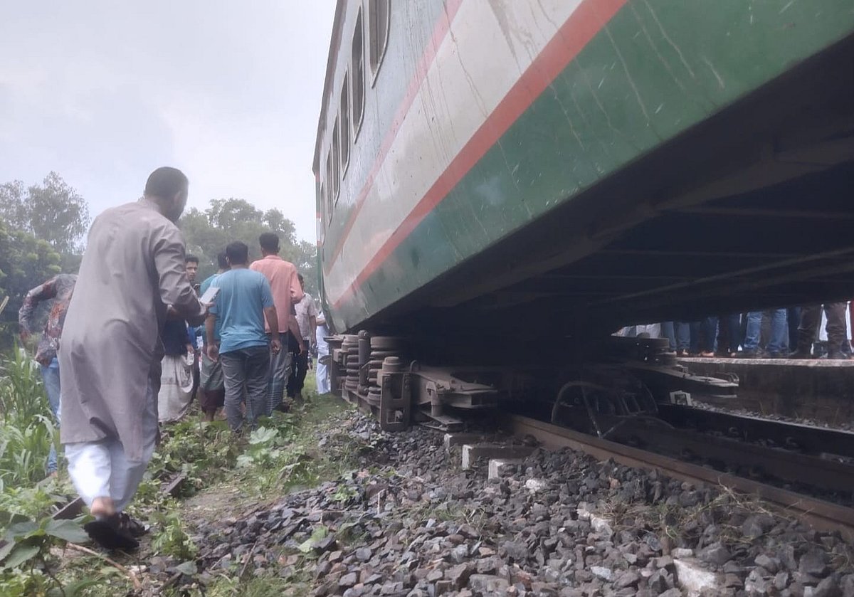 Railway launches investigation after Silk City Express derailment halts northern rail links