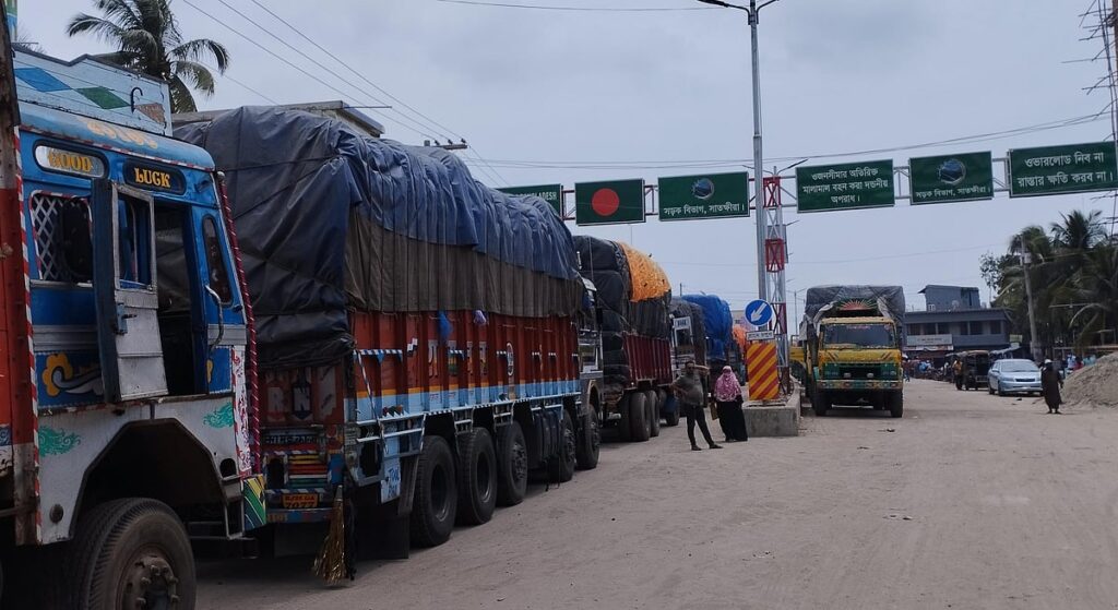 অবকাঠামোগত সংকটে স্থবির ভোমরা স্থলবন্দর রাজস্ব লক্ষ্যমাত্রা পূরণে বড় অনিশ্চয়তা