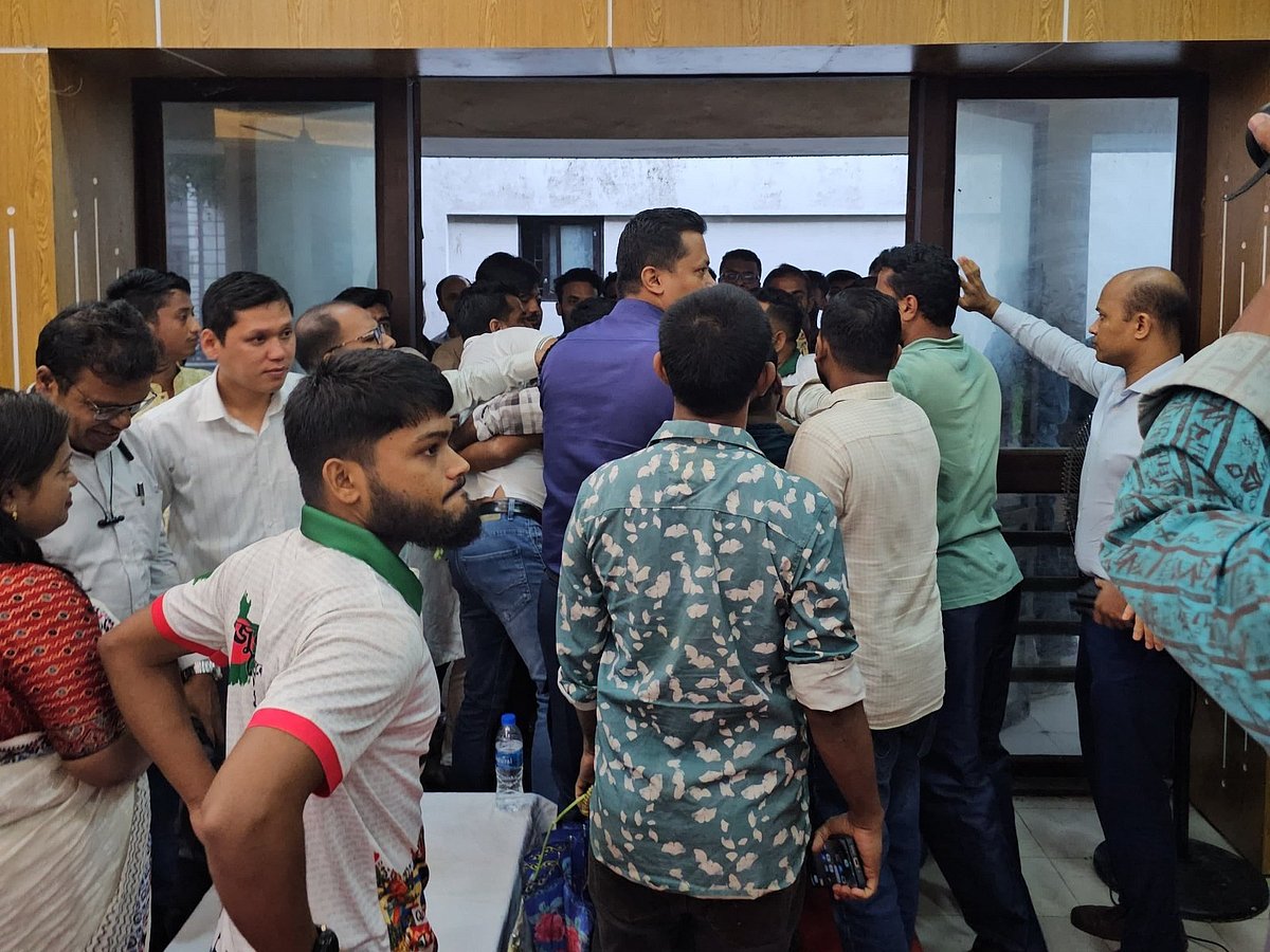 Clash erupts between student groups at Lakshmipur anniversary event