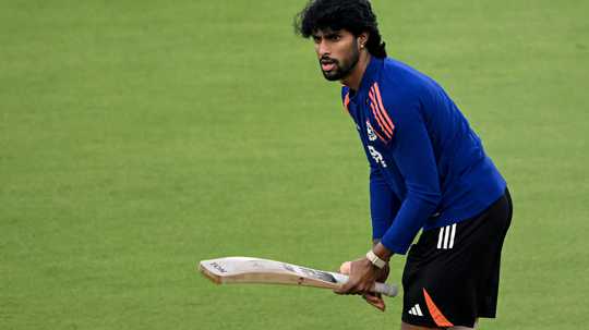 তিলক ও গোপালের ব্যাটে ঘুরে দাঁড়িয়ে লিড সাউথ জোনের, ইস্ট জোনের ব্যাটিং ধসে সেমিফাইনাল জমে ক্ষীর