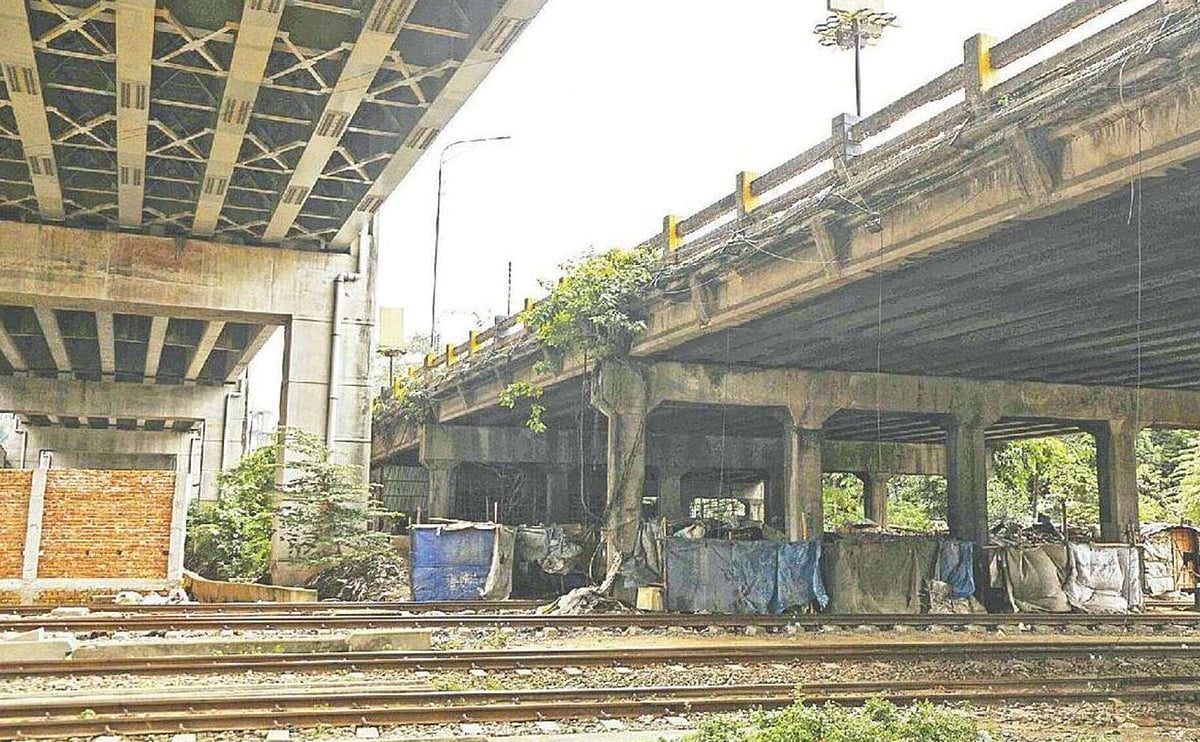 Chittagong City Corporation faces dead end in bridge reconstruction due to poorly planned elevated expressway and overpass construction