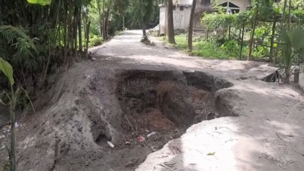 সংস্কারের অভাবে চলাচলের অনুপযোগী রাজিবপুরের সড়ক জনদুর্ভোগ চরমে