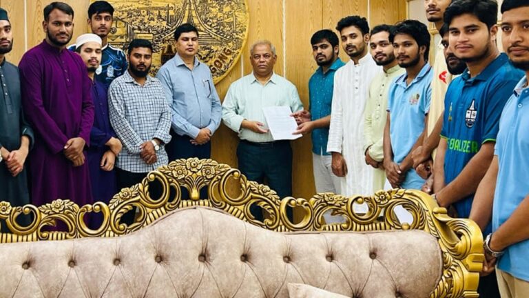 চবি সোহরাওয়ার্দী হলে সিট দখলের চেষ্টা ও প্রভোস্টকে হুমকির ঘটনায় শিক্ষার্থীদের স্মারকলিপি