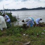 নেছারাবাদের সন্ধ্যা নদী থেকে টন টন বর্জ্য অপসারণ বিভাগীয় কমিশনারের উদ্যোগে স্বস্তি