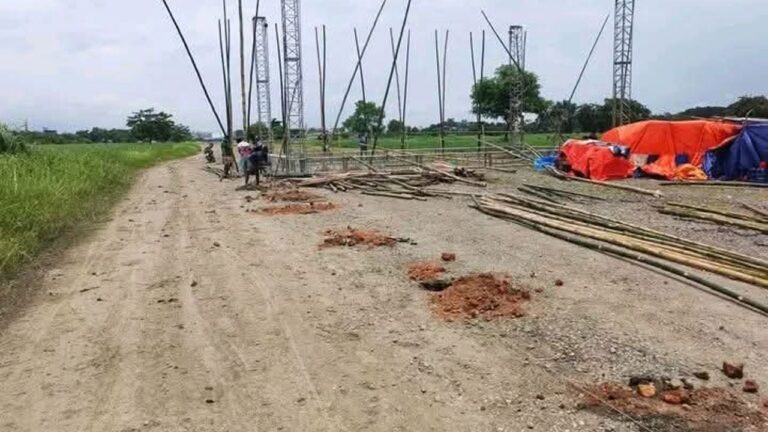 কুমিল্লায় রানওয়ে দখল করে অবৈধ মেলা প্রশাসনের অনুমতিহীন কার্যক্রম নিয়ে জনমনে ক্ষোভ