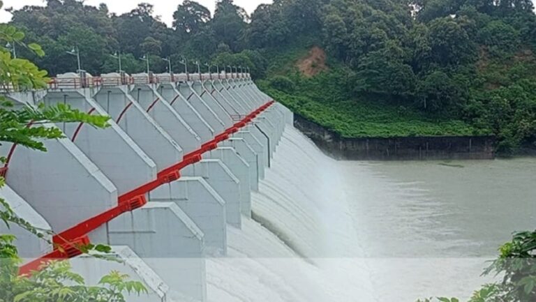 কাপ্তাই হ্রদের পানি বৃদ্ধি পাওয়ায় ১৬টি জলকপাট খুলে দেওয়া হয়েছে
